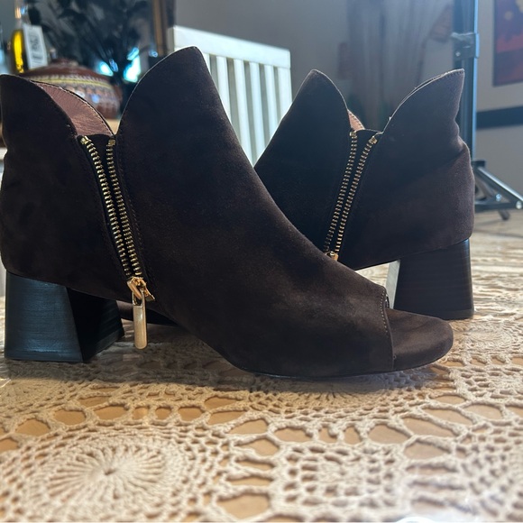 Taryn Rose Brown Suede Leather Open Toes Fleet Ankle Booties, Size 9.5 - Picture 6 of 16